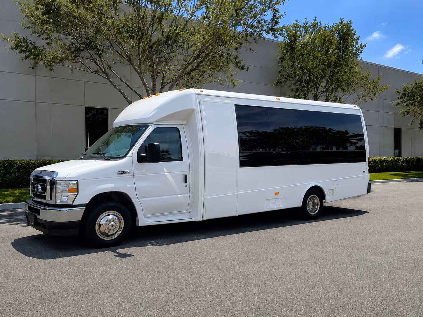 employee shuttle buses for perris distribution and warehouse campuses